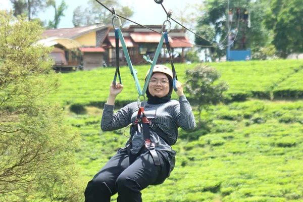 layanan-wahana-flying-fox-67a9a01e59418 layanan-wahana-flying-fox-67a9a01e59418